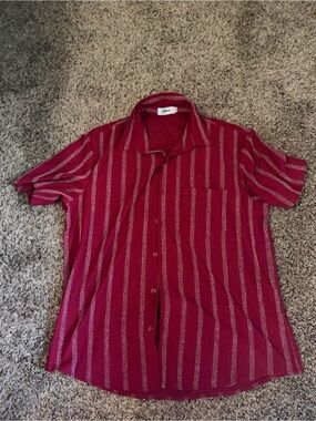 Casual Red Short-Sleeve Button-Down Shirt with Vertical Stripes